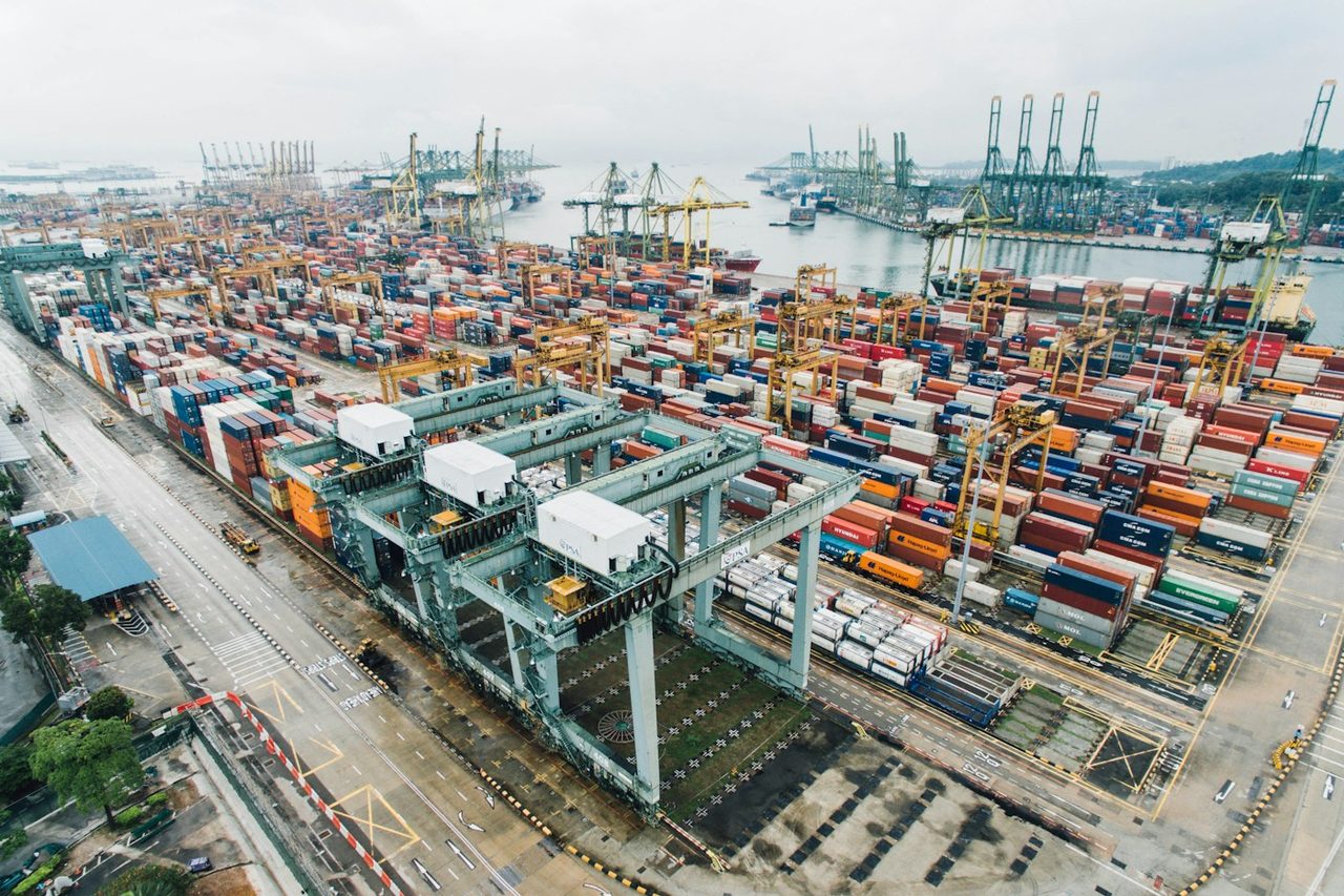 El rediseño de las rutas marítimas globales impulsa récord de carga en puertos estratégicos